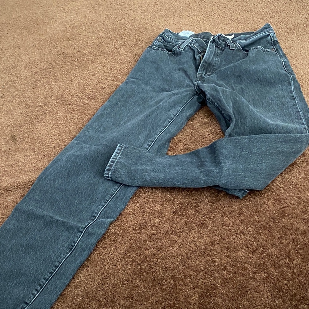 Levi's Women's Straight Leg Jeans in Charcoal